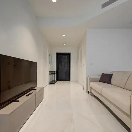 Mercury Tower 903 - Pools, Gym & Sea View *