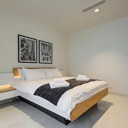 Mercury 903 - Seaview - 2x Pool Cards Access