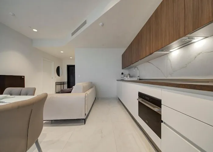 Mercury Tower 903 - Pools, Gym & Sea View * San Julián