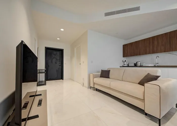 Apartamento Mercury Tower 903 - Pools, Gym & Sea View