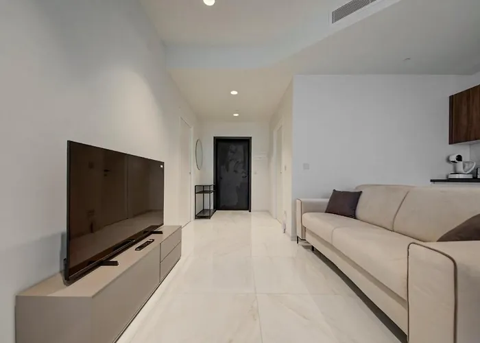 Mercury Tower 903 - Pools, Gym & Sea View *