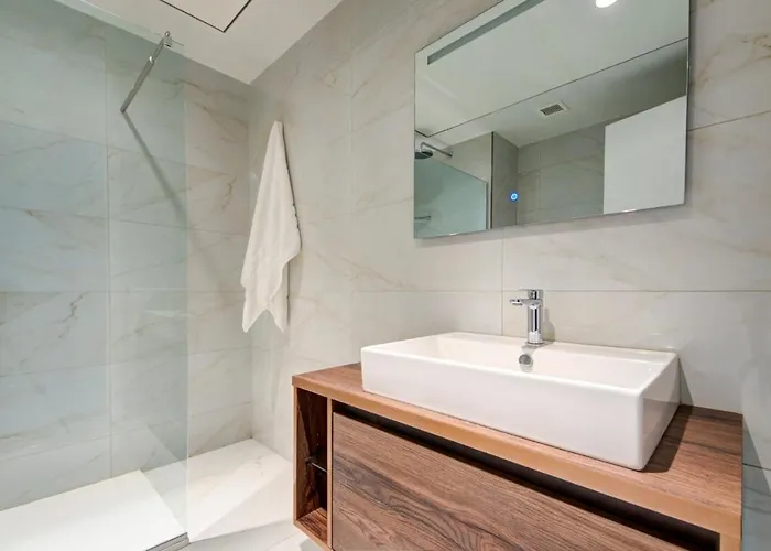 Apartamento Mercury Tower 903 - Pools, Gym & Sea View *