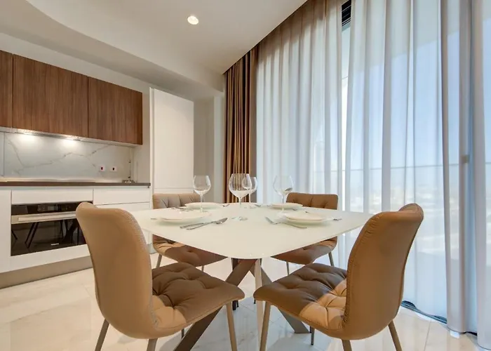 Mercury Tower 903 - Pools, Gym & Sea View *