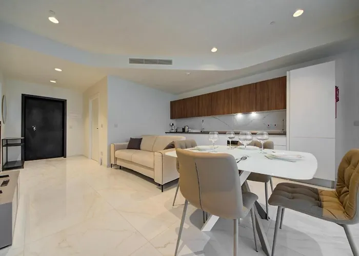 Apartamento Mercury Tower 903 - Pools, Gym & Sea View