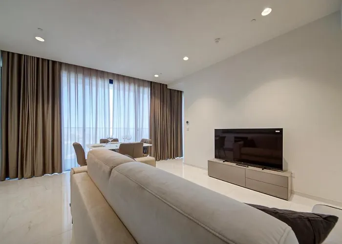 Apartamento Mercury Tower 903 - Pools, Gym & Sea View