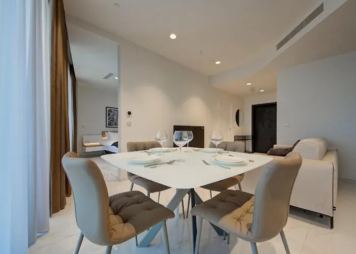 Mercury Tower 903 - Pools, Gym & Sea View Apartamento *