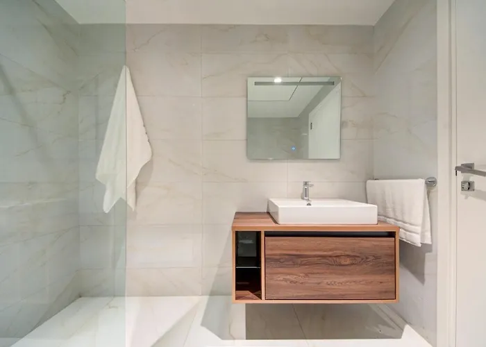 Apartamento Mercury Tower 903 - Pools, Gym & Sea View *